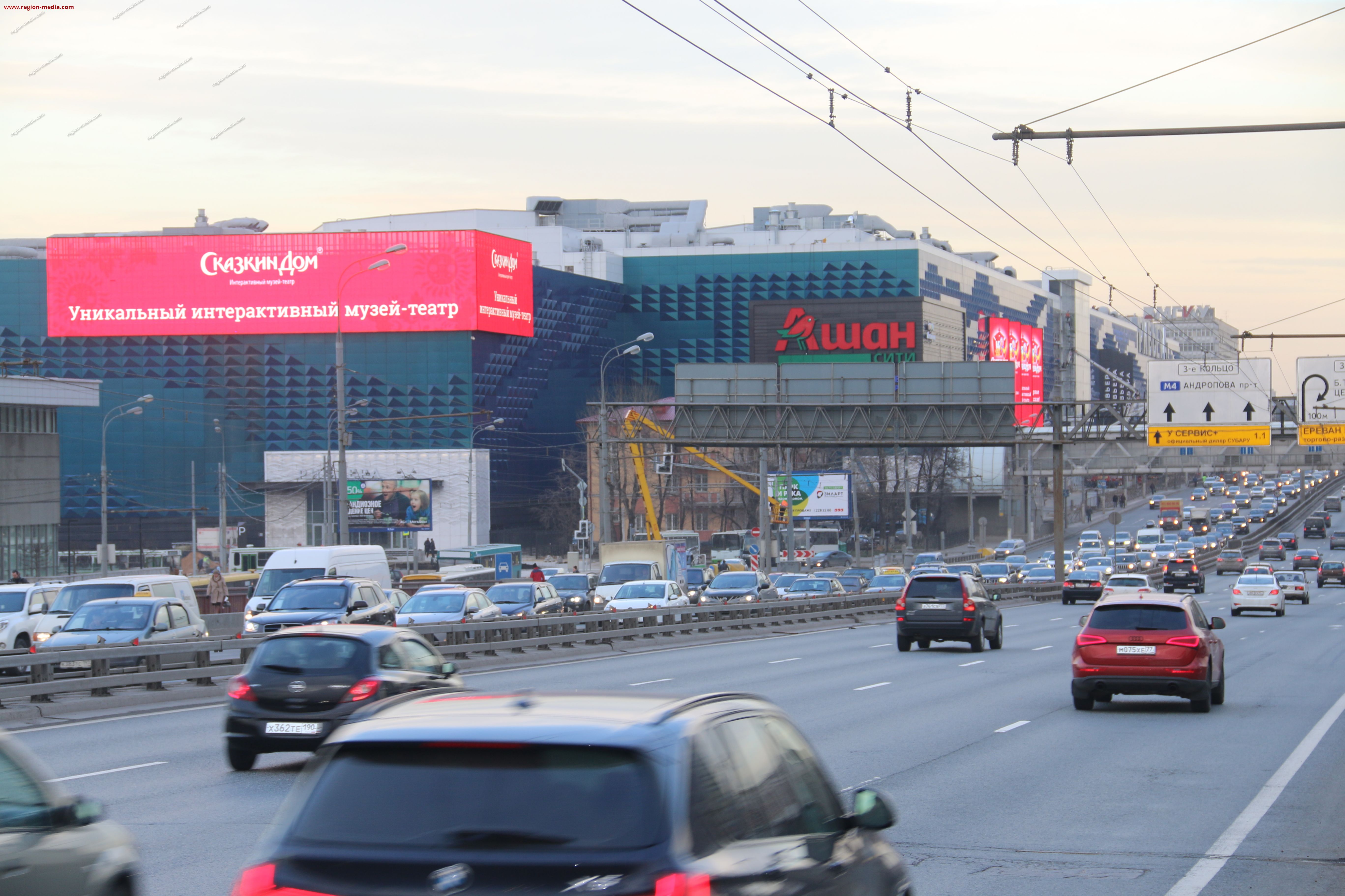 Автозаводская 18 трц. Ривьера Автозаводская ул., 18. Москва, ул. Автозаводская, 18, ТРЦ «Ривьера». ТРЦ Ривьера медиафасад. Ул. Автозаводская, дом 18 ТРЦ «Ривьера».